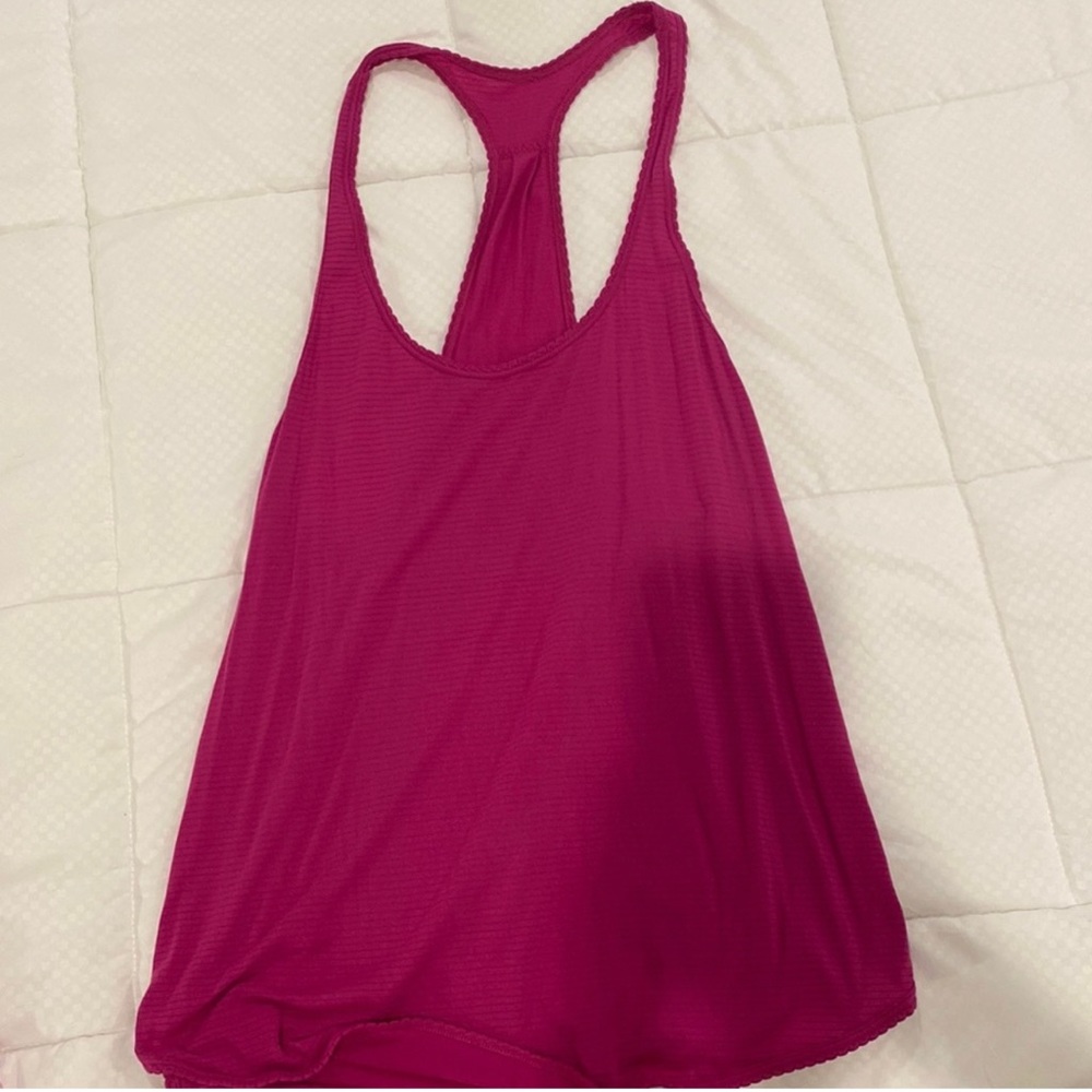 Lululemon Tank, scalloped edging. Size 8. Maroon/pink colored.
